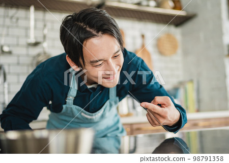 Kitchen cleaning male Kitchen cleaning male 98791358