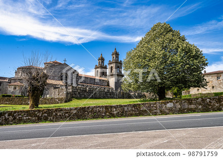 Courtyard of the monastery of Oseira at Ourense, Galicia, Spain. Monasterio de Santa Maria la Real de Oseira 98791759