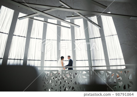 Gorgeous happy couple standing close to each other and looking in eyes 98791864