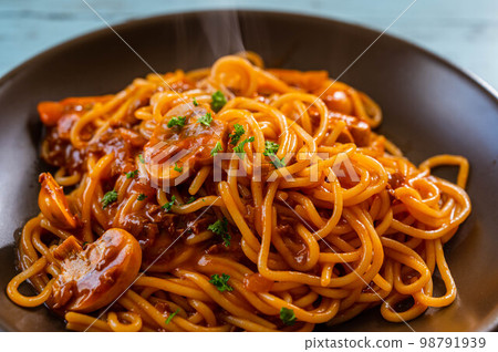 Sprouted Brown Rice Pasta Bolognese 98791939