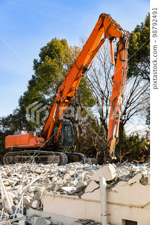 Demolition construction site of housing complex Heavy backhoe Demolition construction site of housing complex Heavy backhoe 98792491