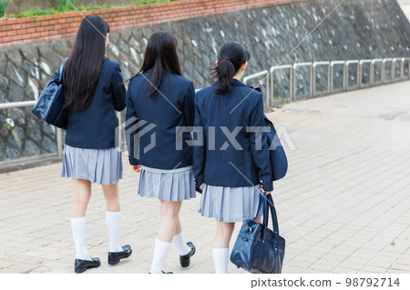 High school student going to school with friends High school student going to school with friends 98792714