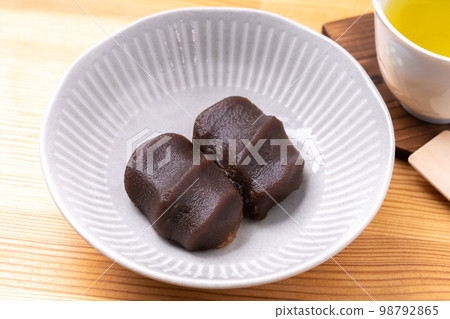 Ankoromochi with brown sugar 98792865