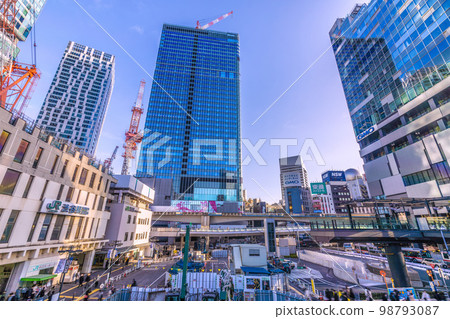 日本東京城市景觀尋找澀谷站和櫻丘再開發大樓（外觀完成...） 98793087