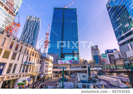 日本東京城市景觀尋找澀谷站和櫻丘再開發大樓（外觀完成...） 98793088