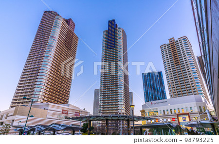 Cityscape of Kawasaki, Japan View of tower apartments in front of Musashi-Kosugi Station and Musashi-Kosugi Station Cityscape of Kawasaki, Japan View of tower apartments in front of Musashi-Kosugi Station and Musashi-Kosugi Station 98793225