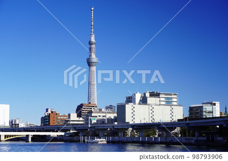 Scenery with a view of the Tokyo Sky Tree Sumida River and Kuramae Bridge 98793906