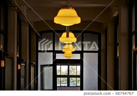 帶復古燈的走廊 帶復古燈的走廊 98794767