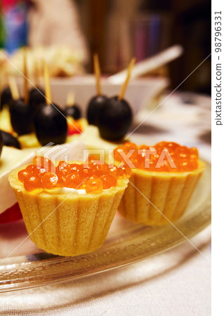 Tartlets with red caviar close-up. Seafood and its beneficial properties 98796331