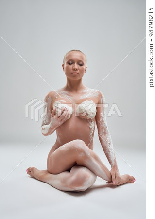 Relaxed naked woman covered in clay 98798215