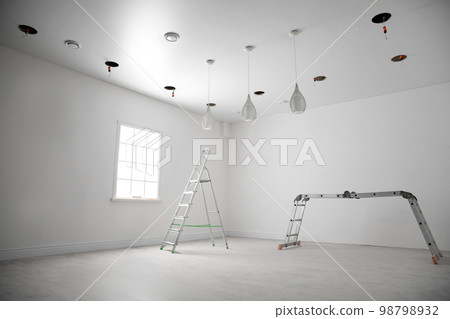 Empty room with stretch ceiling and ladders 98798932