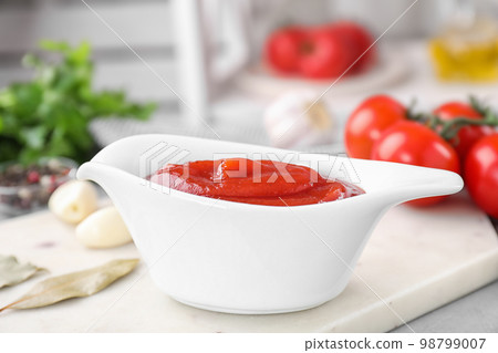 Delicious tomato sauce on light table, closeup Delicious tomato sauce on light table, closeup 98799007