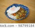 Dry curry with root vegetables and green onions [with fried egg] 98799184