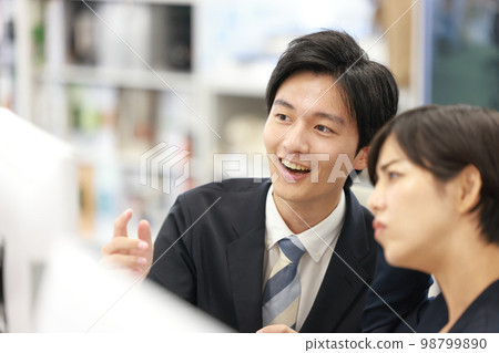 Businessman 5 who advises a business woman in trouble Businessman 5 who advises a business woman in trouble 98799890