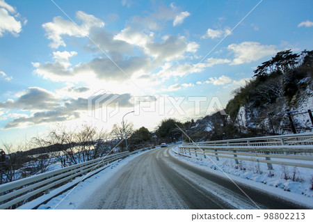 Matsushima Drive in Miyagi Prefecture in winter on a snowy road 98802213