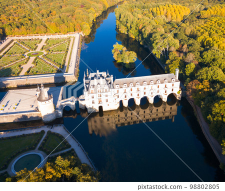 Aerial view of Chateau de Chenonceau 98802805