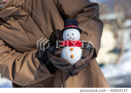 有禮帽雪人的人 98804147