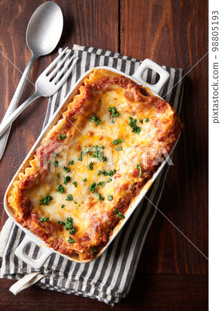 新鮮出爐的千層面 新鮮出爐的千層面 98805193