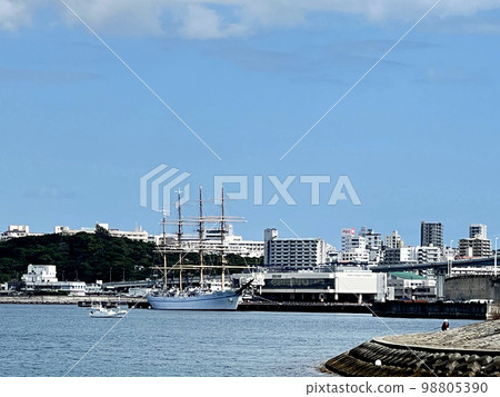 Okinawa Naha cruise terminal anchored sailing ship Kaiwomaru 98805390