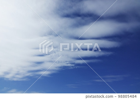 Refreshing early spring sky with wavy cirrus clouds 220212pm Refreshing early spring sky with wavy cirrus clouds 220212pm 98805484