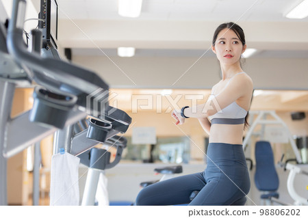 Young woman managing her health with a smartwatch Young woman managing her health with a smartwatch 98806202