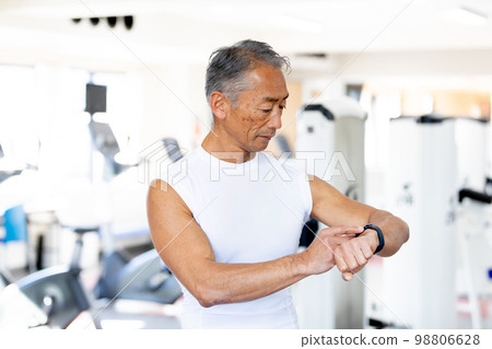 Senior man managing health with smart watch 98806628