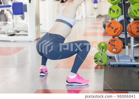 Woman doing quads with squats 98806841