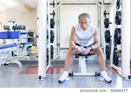 Senior man training at personal gym Senior man training at personal gym 98806937