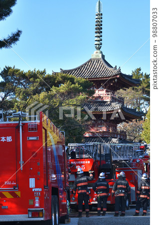 覺林寺文化財產防火日消防演習 消防車和三層寶塔 98807033
