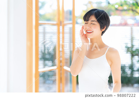 Female beauty beauty make-up skin care 98807222