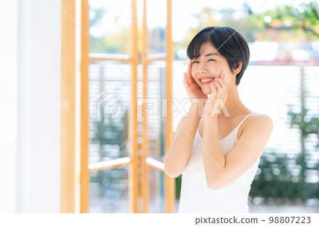 Female beauty beauty make-up skin care 98807223