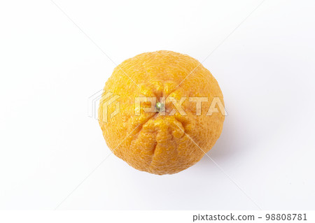 帶葉子的白色背景上的 Dekopon 98808781