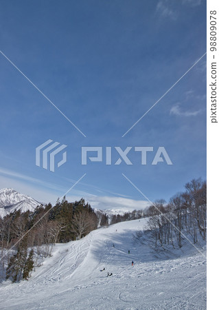 Scenery from the snowy mountain ski resort Scenery from the snowy mountain ski resort 98809078