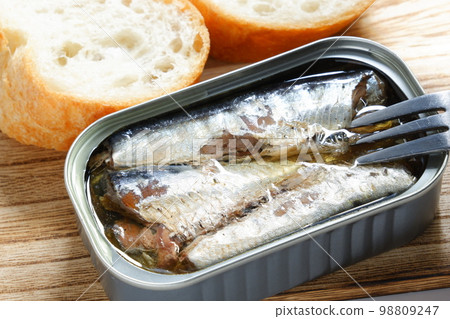 Canned oil sardines and baguette 98809247