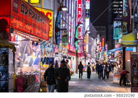 《Tokyo》Ueno Nakadori Shopping Street/Ueno Bustling Market 98810190