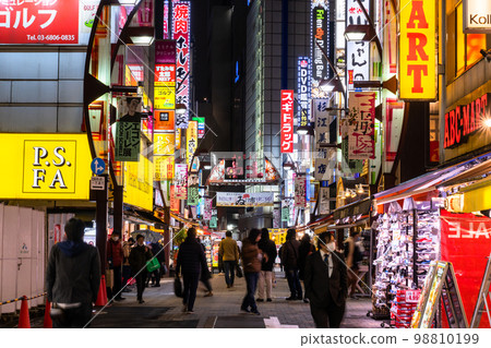 《東京》上野仲通商店街/上野繁華市場 《東京》上野仲通商店街/上野繁華市場 98810199