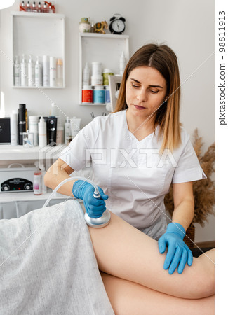 Rf lifting procedure on the legs, buttocks and hips of a woman 98811913