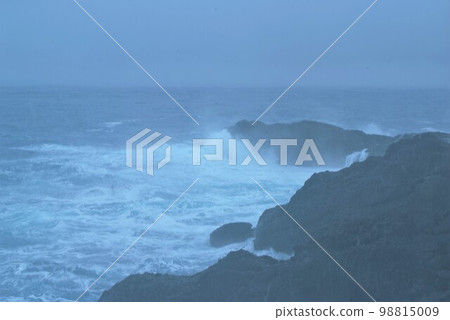 The Sea of Japan in winter, Echizen, Fukui Prefecture The Sea of Japan in winter, Echizen, Fukui Prefecture 98815009