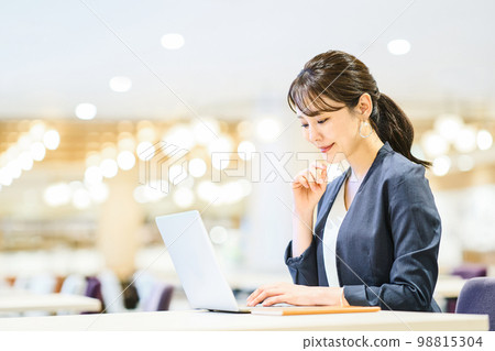 Business Young 98815304
