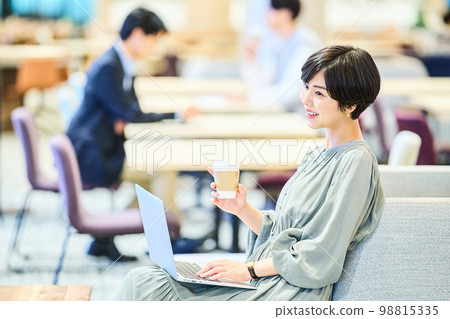 Business Young 98815335