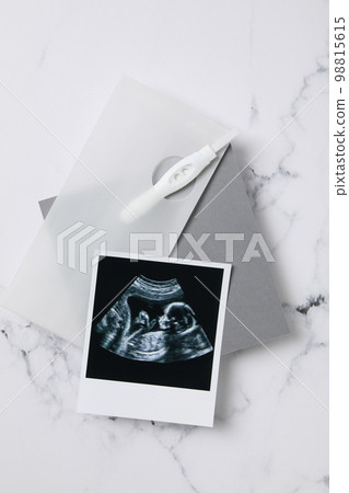 Concept of maternity, parenting and pregnancy, top view Concept of maternity, parenting and pregnancy, top view 98815615