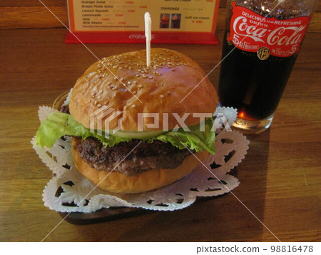 Yokosuka Honey Bee's Yokosuka Navy Burger 98816478