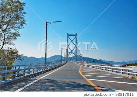 [Innoshima Ohashi Bridge] Mokushima Town, Onomichi City, Hiroshima Prefecture 98817011