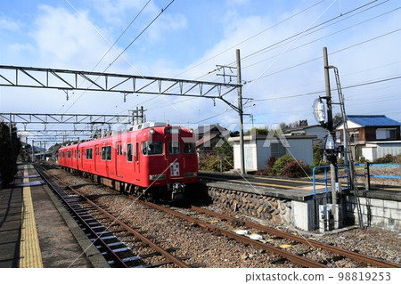 Red train (Meitetsu train) running scenery 98819253