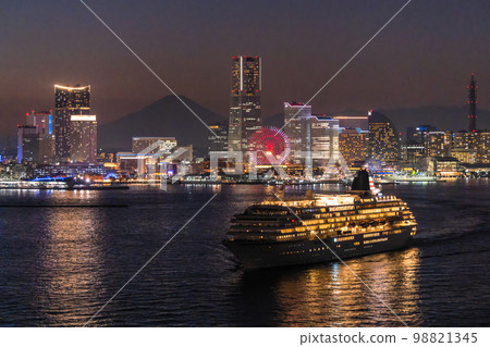 "Kanagawa Prefecture" A panoramic view of the night view of Yokohama and the luxury liner departing from the port, Mt. Fuji "Kanagawa Prefecture" A panoramic view of the night view of Yokohama and the luxury liner departing from the port, Mt. Fuji 98821345