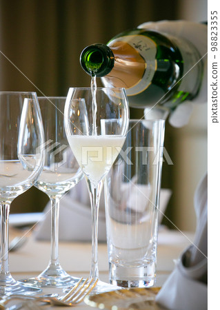 Cheers preparation banquet party Cheers preparation banquet party 98823355
