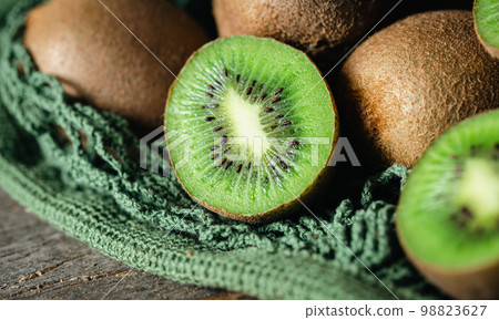 Kiwi fruits in a mesh bag, close -up. Kiwi fruits in a mesh bag, close -up. 98823627