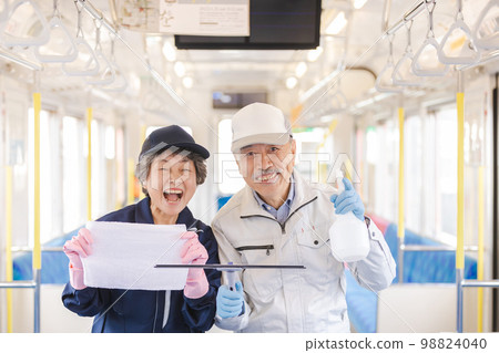 Senior men and women working at the railway Silver human resources Senior men and women working at the railway Silver human resources 98824040