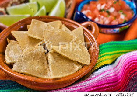 Mexican food Totopo 98825557