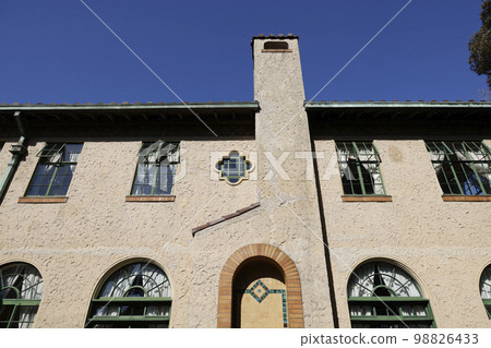 Berik Hall 98826433